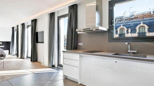 One-Bedroom Apartment image 4