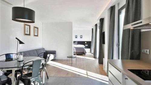 One-Bedroom Apartment image 3