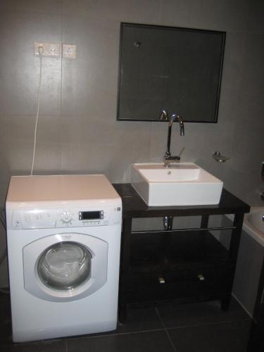 Luxury Downtown Apartments - image 9