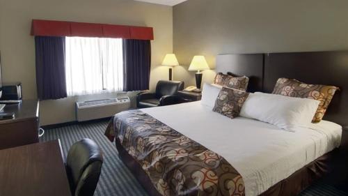 Econo Lodge - image 4