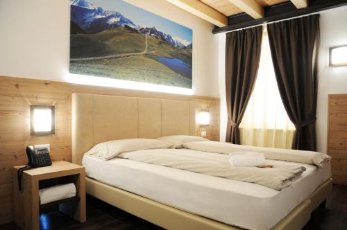 Bed, TOURING HOTEL & SPA in Edolo