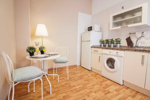 Studio Apartment image 9