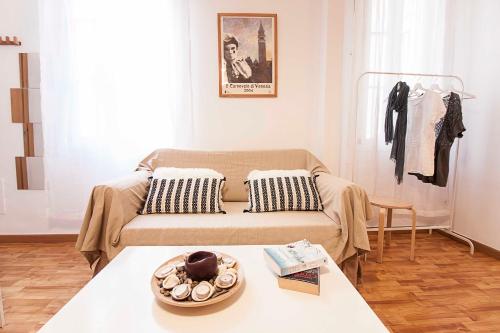 Studio Apartment image 5