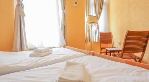 Pigeon Square Rooms - image 13