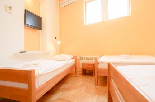Pigeon Square Rooms Located in Sarajevo City Center, Hostel Sebil is a perfect starting point from which to explore Sarajevo. Offering a variety of facilities and services, the hotel provides all you need for a good nigh
