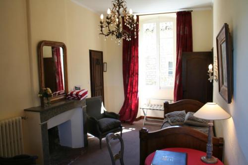 Hostellerie Le Beffroi - Tap to explore photos