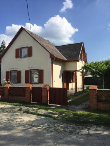  Buzogány Vendégház in 9233 Lipót
