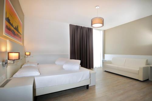 Marina Palace Hotel - image 13