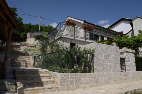 Stone Pearl - main image