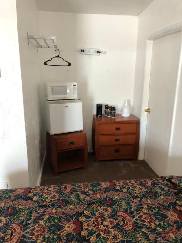 Antler Motel - image 8