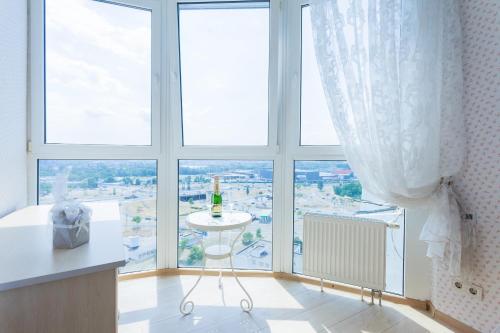 Stylish views Apartments in the parasol. Parus .Obolonskaya embankment - image 4