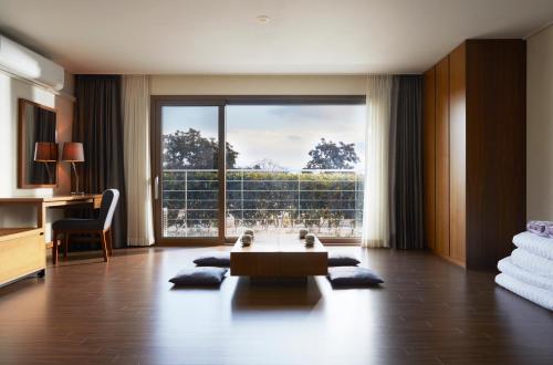 Balcony/terrace, Jeju Aerospace Hotel in Jungmun