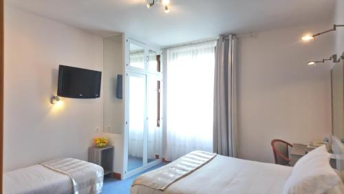 Hotel Bergeret Sport Hotel Bergeret Sport is conveniently located in the popular Hendaye area. The property features a wide range of facilities to make your stay a pleasant experience. 24-hour front desk, car park, restau