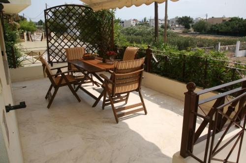  Two-floor house next to sea in Loutraki