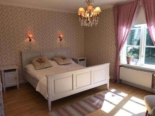 2 twin beds