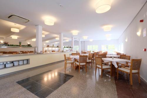 Restaurant, azuLine Hotel Palmanova Garden in Mallorca
