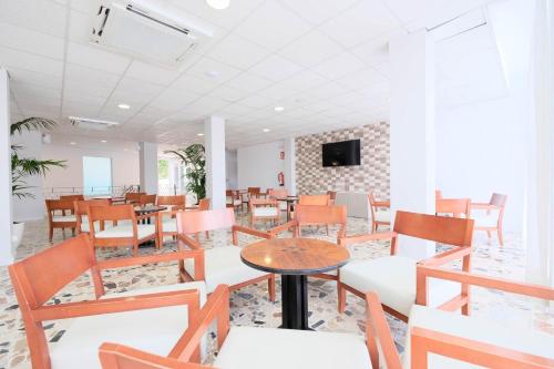azuLine Hotel Palmanova Garden - image 2