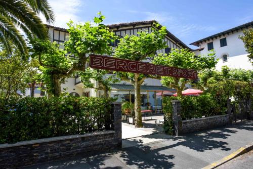 Logis Hotel & Restaurant Bergeret Sport - 숙소 외관