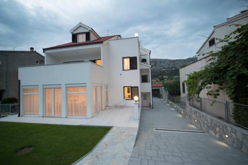  Apartment Linda 1, Unterkunft in Tugare