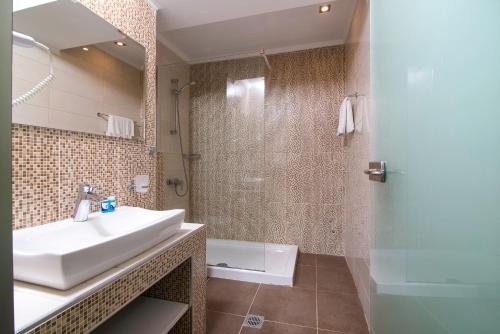 Ocean Beach Hotel - image 13