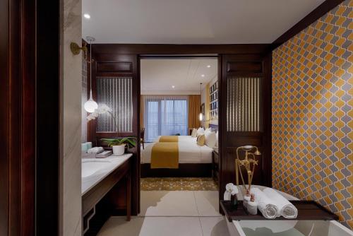 room detail thumbnail 2