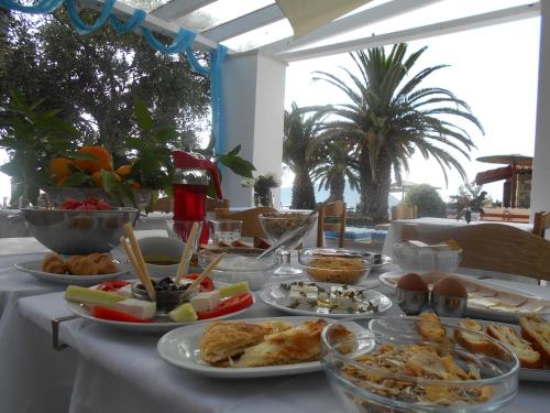 Kinira Beach Hotel - image 14