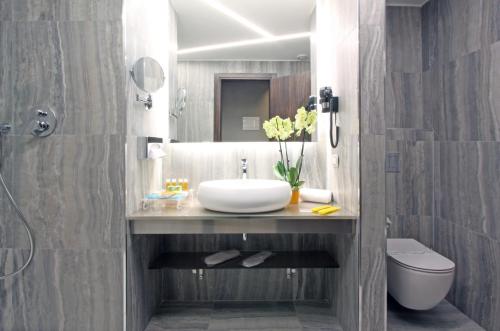 The Hive Hotel - image 11