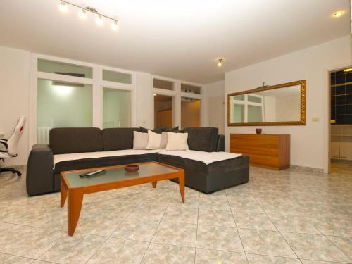 Apartment image 10