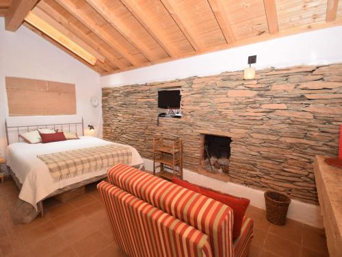  Serene Cottage in S o Lu s with Barbecue, Pension in Troviscais