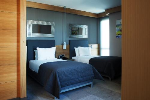 2 twin beds