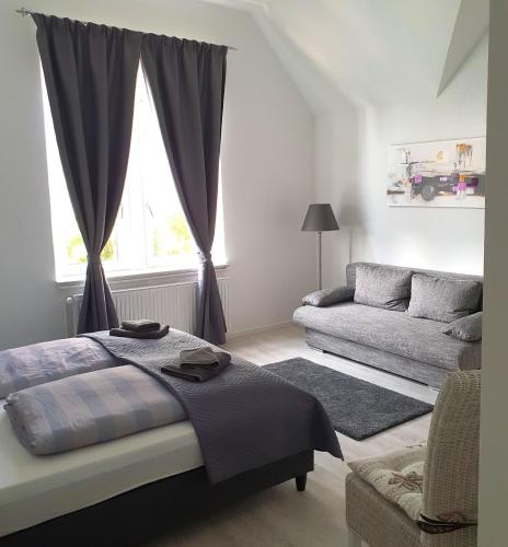 1 king bed, 1 sofa bed