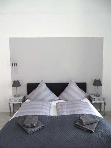 2 bedrooms, 4 beds