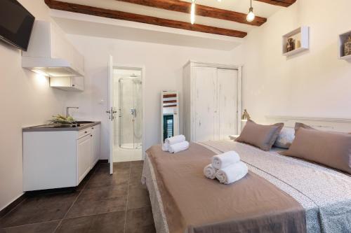 Studio Apartments Insula, Split (photo 2)