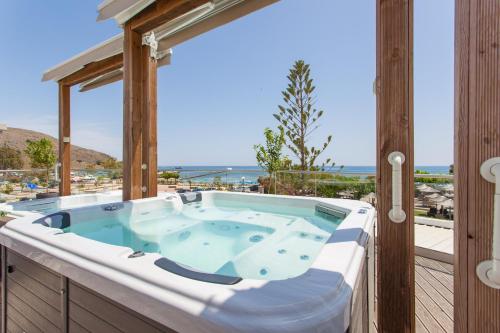 Hot tub, Georgioupolis Beach Hotel in Krionerida