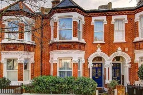 Broomwood Place, Balham, London