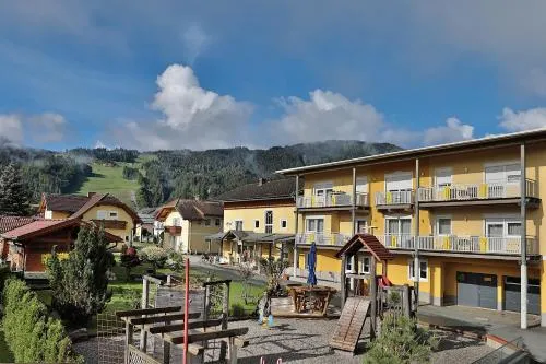Hotel Garni Zerza in Tröpolach, Österreich