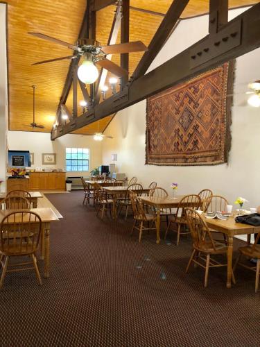 Windcrest Inn and Suites