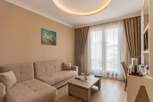 The Grand Mira Hotel - image 4