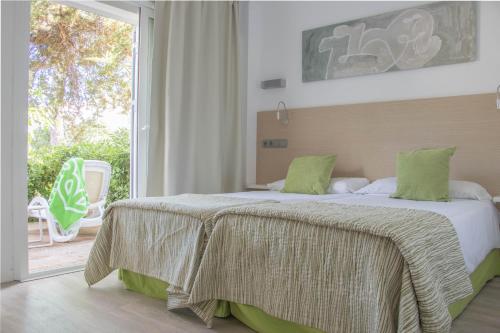 2 bedrooms, 4 beds
