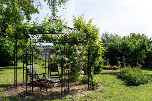 Garden, Villa Chanelle in Les Rosiers-sur-Loire