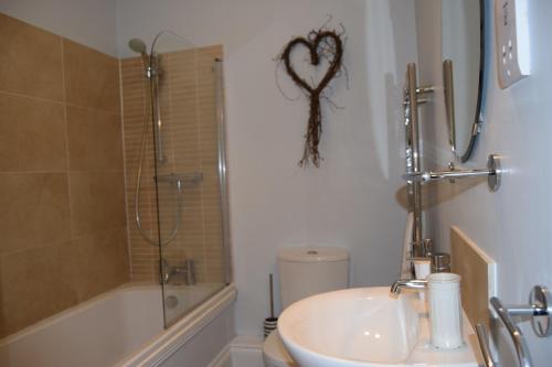Awel Mor 3 Luxury Apartment - image 4