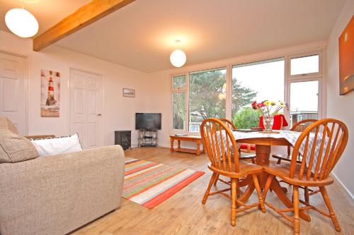 Mount Hawke Holiday Bungalows 2
