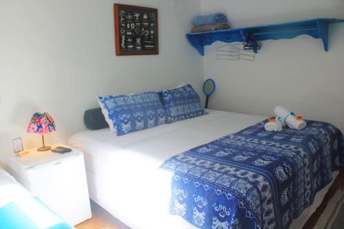 1 queen bed, 1 twin bed