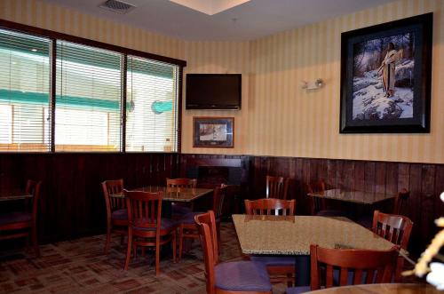 Best Western Plus Crossroads Inn & Suites