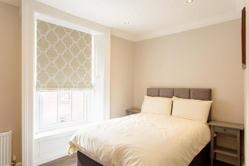 Molloys Apartments - image 4