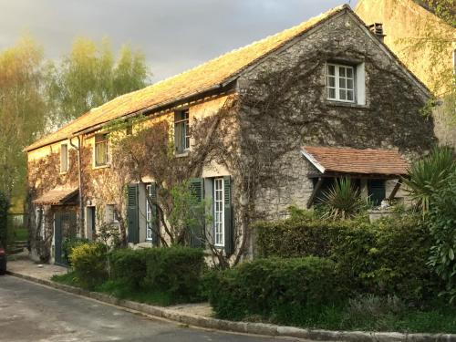 Iekārtas, Gite de la Girafe in Fericy