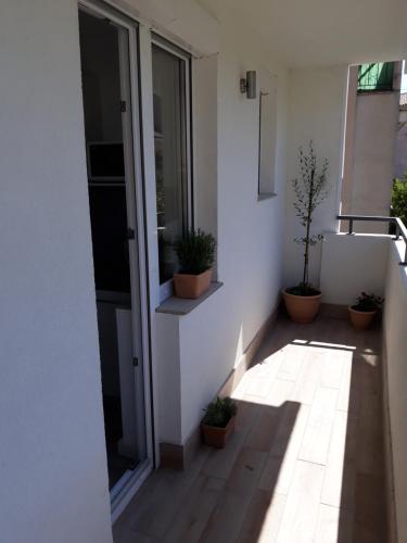 Central DeLuxe Kairos apartment with free parking