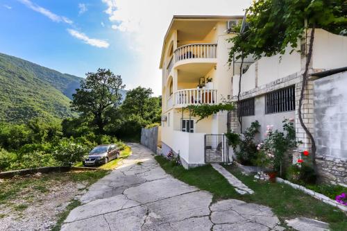 Apartments Zeko - image 10