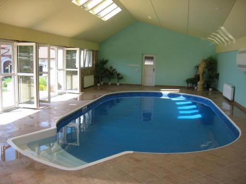 สระว่ายน้ำ, Capkuv statek in มาร์ซอฟ อู อูปิเช