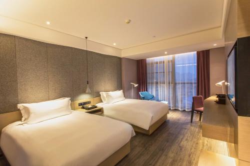 Superior Twin Room image 5